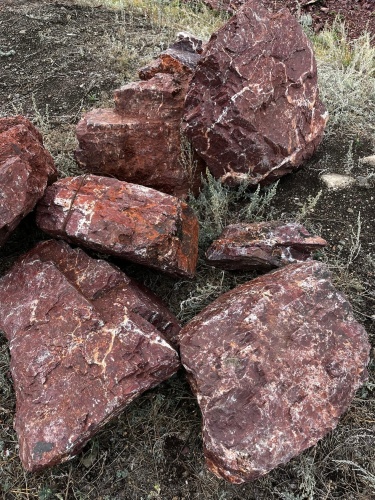 Камни для ландшафтного дизайна красно-фиолетовые 10-60 килограмм купить в Верхней Туре