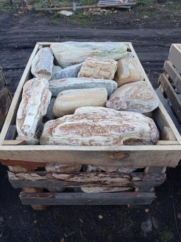 Златолит жёлтый, жёлто-зелёный глыбки и валуны для ланшафтного дизайна купить в Верхней Туре