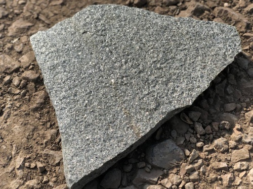 Плитняк златолит Уральский для цоколя, отмостки купить в Верхней Туре