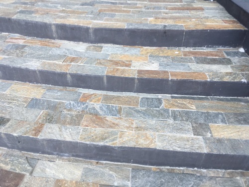 Плитка из Златолита Уральского для лестницы купить в Верхней Туре