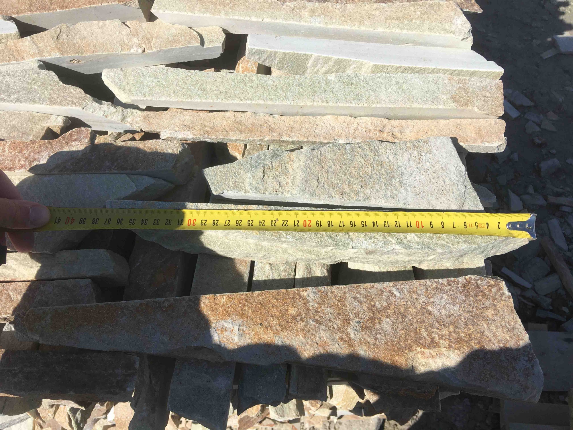 Горбушка златолит золотистый для облицовки купить в Верхней Туре