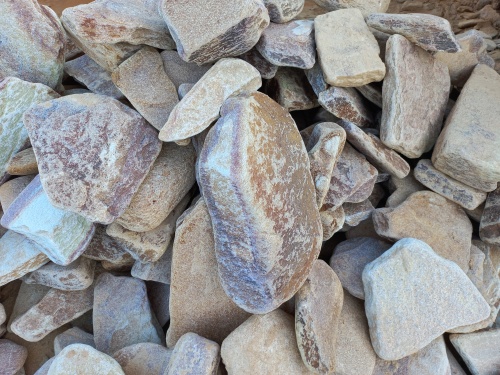 Златолит жёлтый, жёлто-зелёный глыбки и валуны для ланшафтного дизайна купить в Верхней Туре