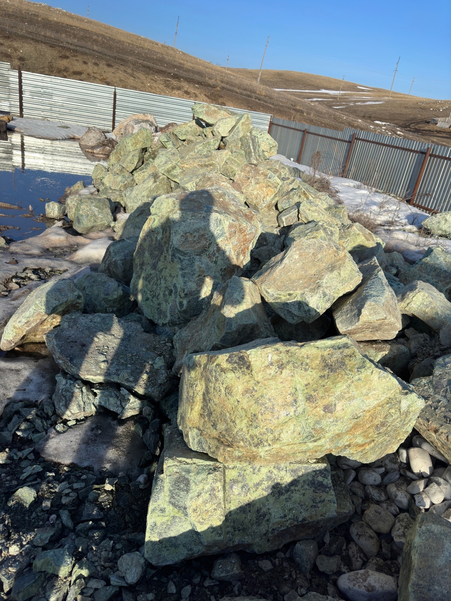 Камни для ландшафтного дизайна зелёные 10-60 килограмм купить в Верхней Туре