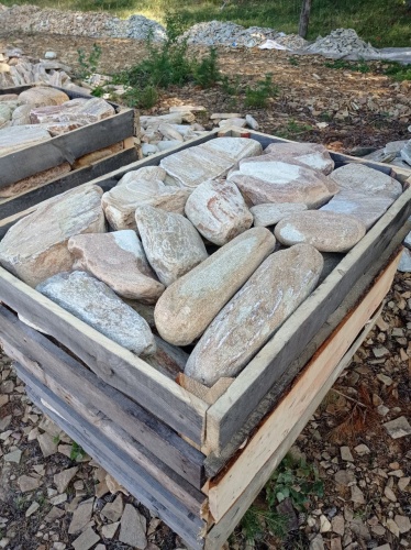 Златолит жёлтый, жёлто-зелёный глыбки и валуны для ланшафтного дизайна купить в Верхней Туре