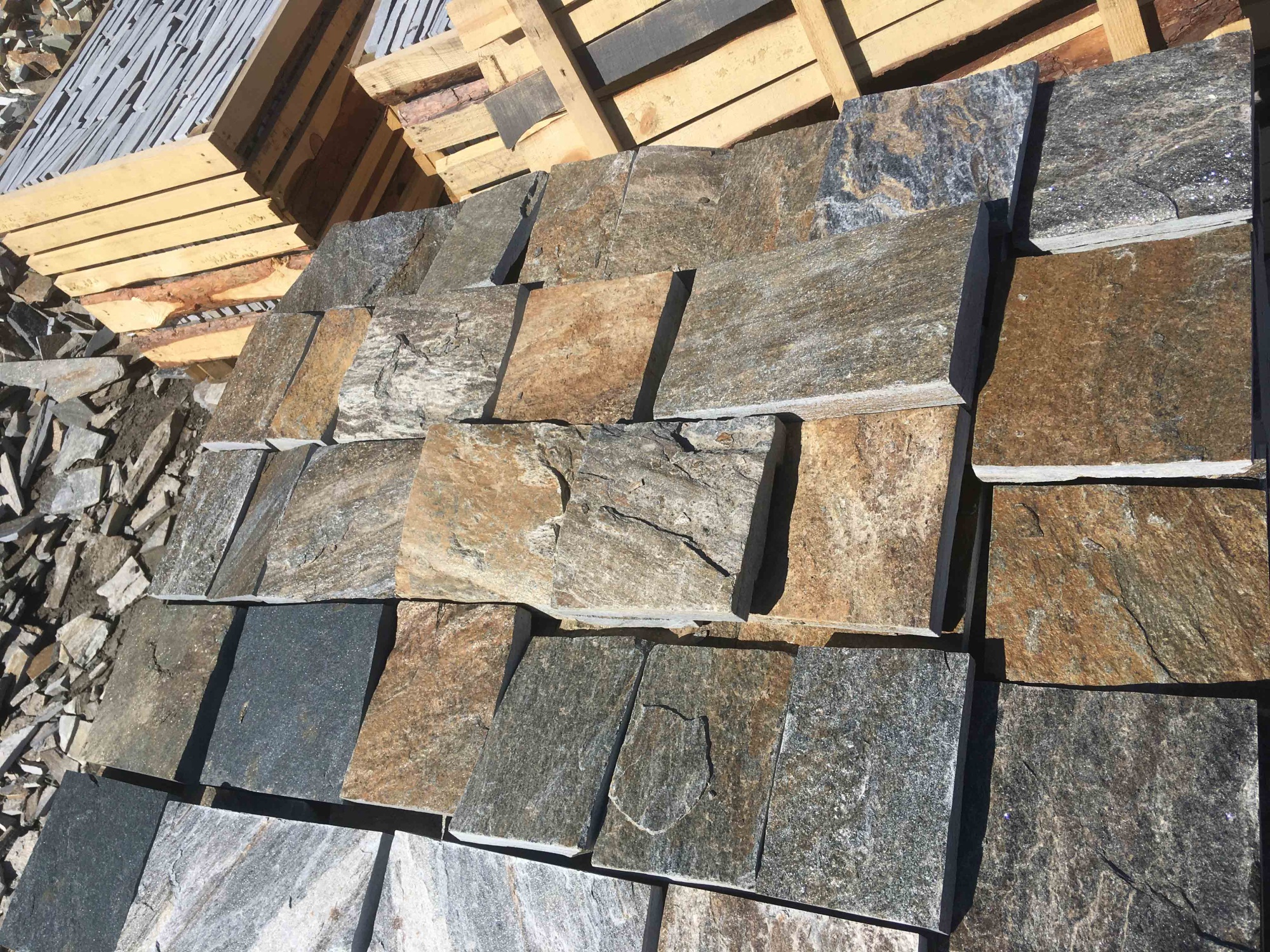 Плитка пилёная златолит Уральский для цоколя, отмостки купить в Верхней Туре