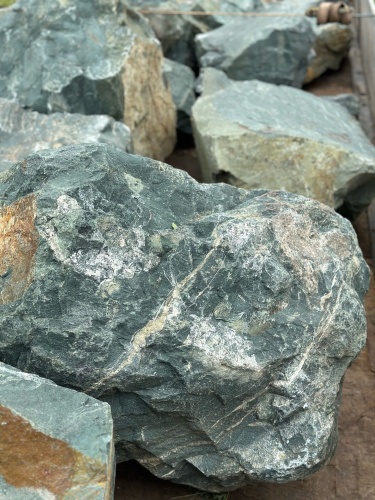 Камни для ландшафтного дизайна зелёные 10-60 килограмм купить в Верхней Туре