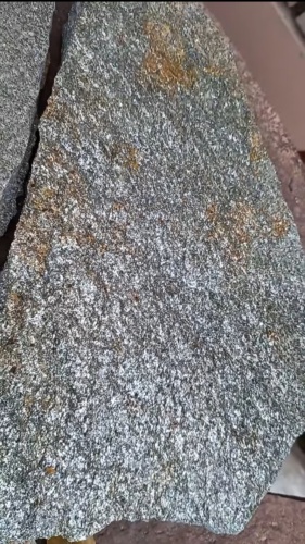 Плитняк златолит серебристый для цоколя, отмостки купить в Верхней Туре