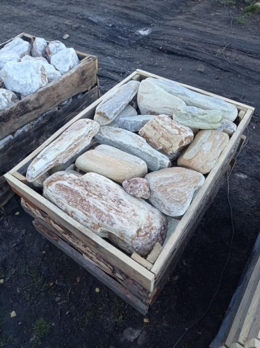 Златолит жёлтый, жёлто-зелёный глыбки и валуны для ланшафтного дизайна купить в Верхней Туре