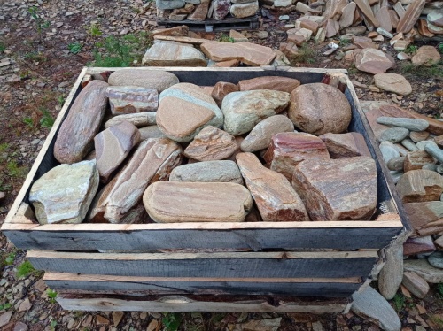 Златолит жёлтый, жёлто-зелёный глыбки и валуны для ланшафтного дизайна купить в Верхней Туре