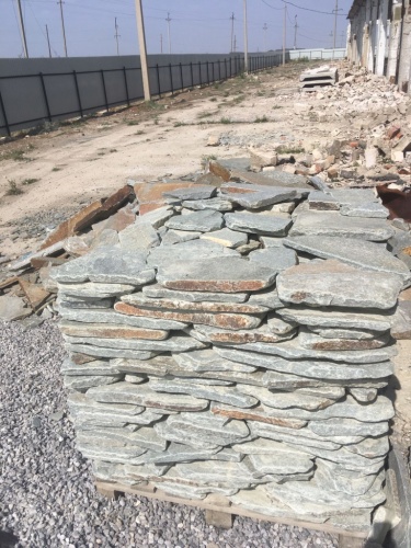 Златолит серебристый галтованный для лестниц купить в Верхней Туре