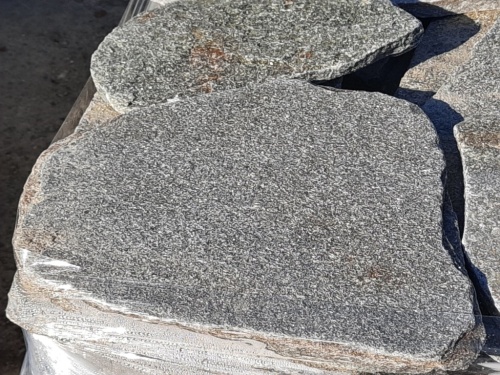 Златолит серебристый галтованный для лестниц купить в Верхней Туре