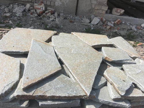 Златолит серебристый галтованный для лестниц купить в Верхней Туре