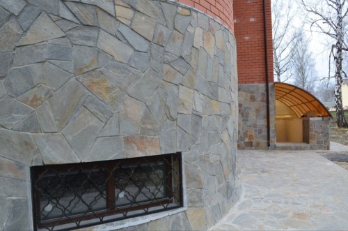 Плитняк златолит Уральский для цоколя, отмостки купить в Верхней Туре